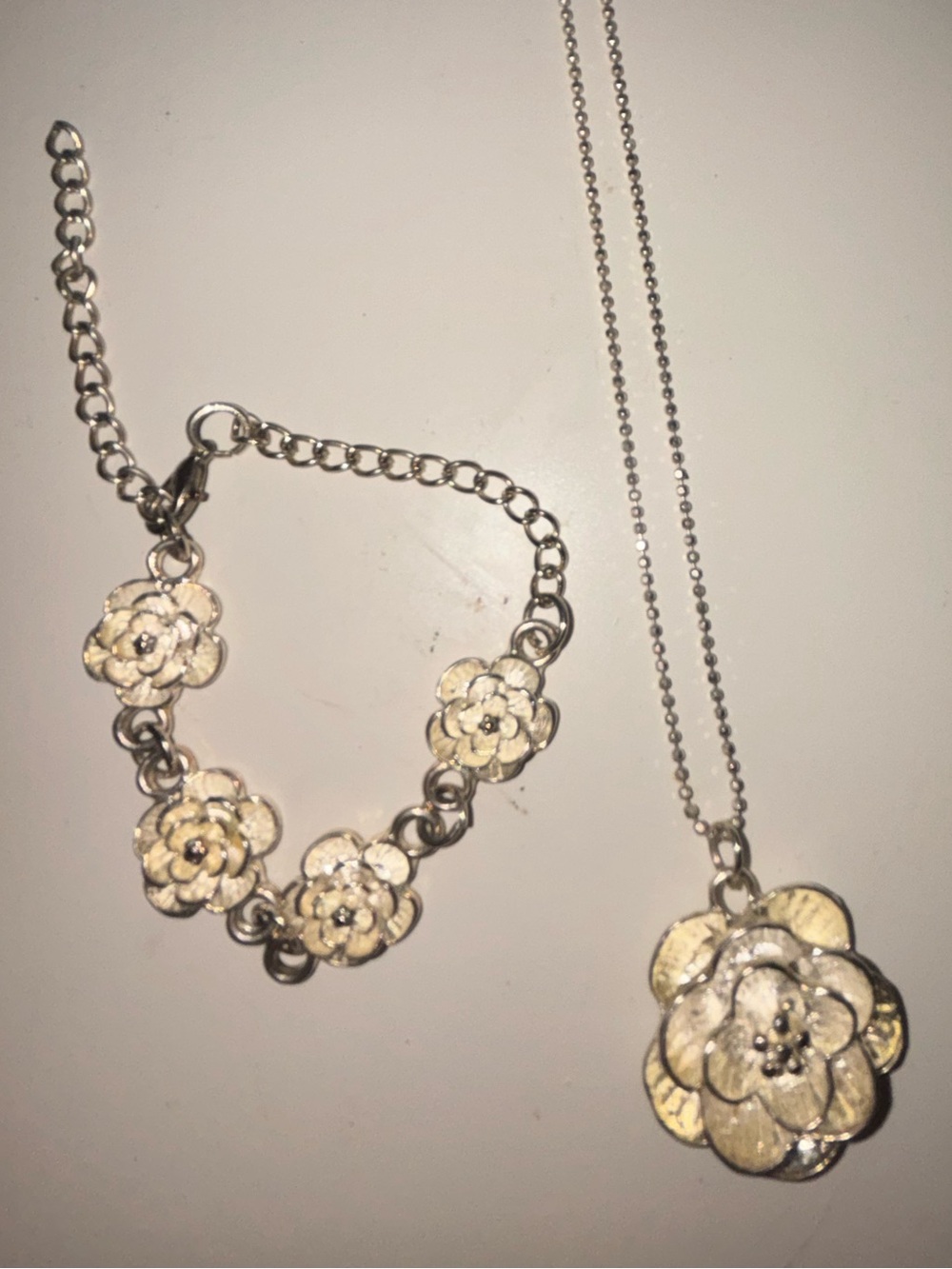 Flower Pendant Necklace & Bracelet Set